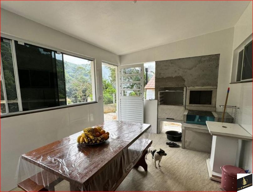 20.000M2/02 CASAS ALVENARIA/OTIMA LOCALIZAÇÃO/ACEITA PERMUTA URBANO SÃO JOSE OU BIGUAÇU