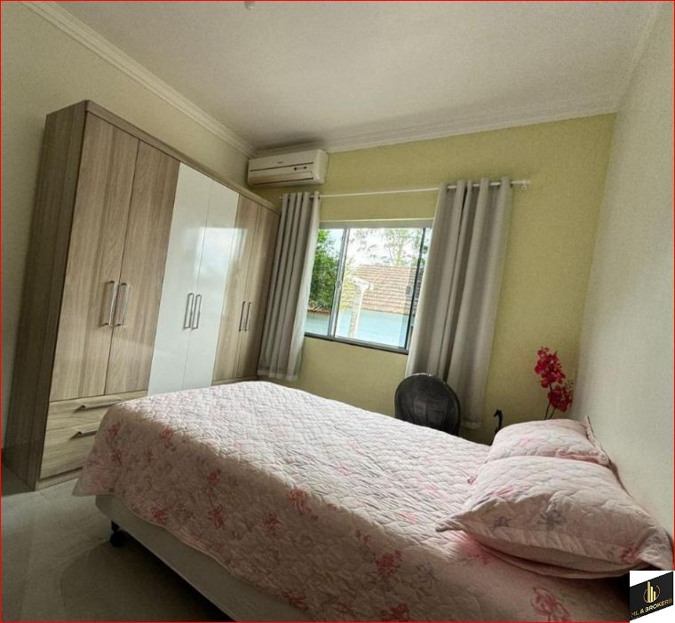 20.000M2/02 CASAS ALVENARIA/OTIMA LOCALIZAÇÃO/ACEITA PERMUTA URBANO SÃO JOSE OU BIGUAÇU