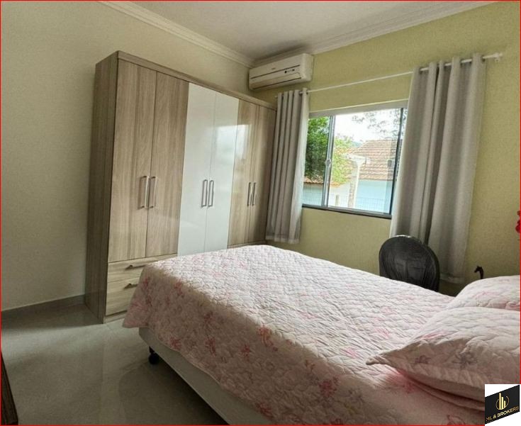 20.000M2/02 CASAS ALVENARIA/OTIMA LOCALIZAÇÃO/ACEITA PERMUTA URBANO SÃO JOSE OU BIGUAÇU