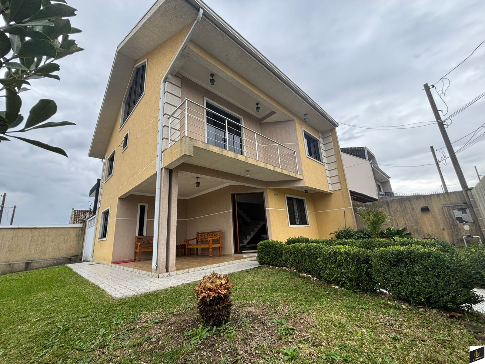 Sobrado 4 quartos para Locação Anual no bairro Iguaçu em Araucária