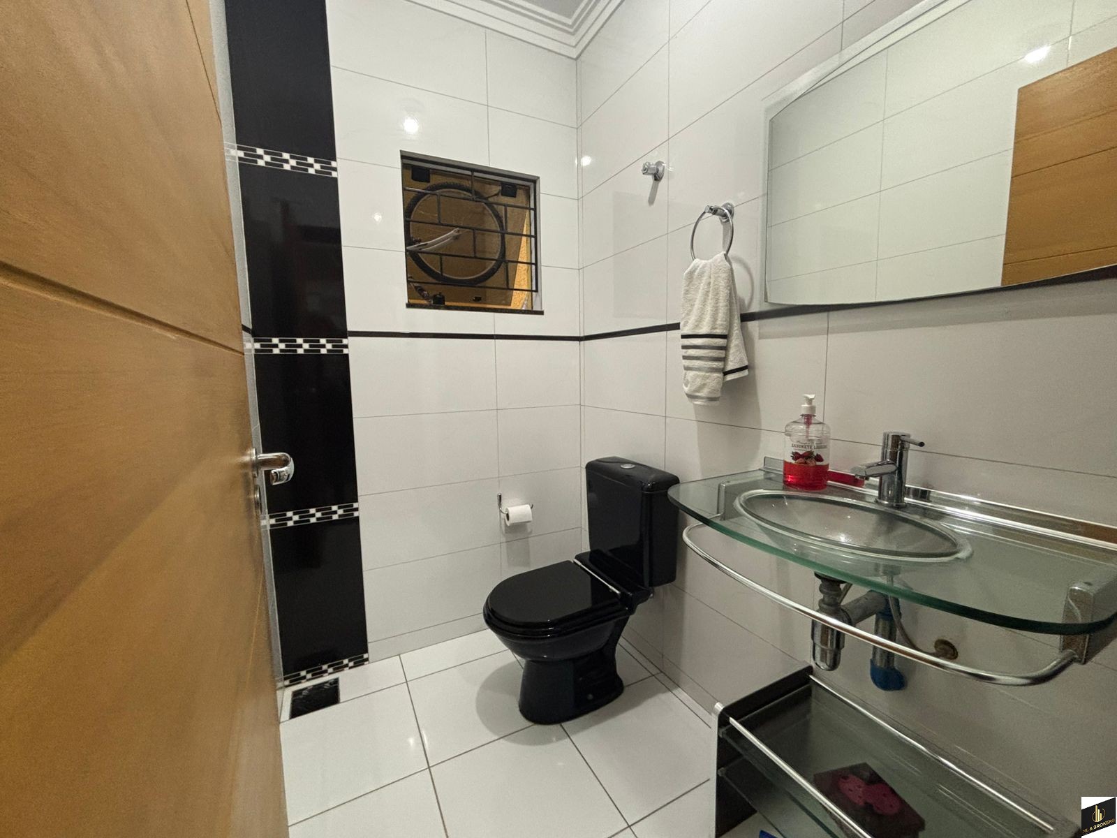 Sobrado 4 quartos para Locação Anual no bairro Iguaçu em Araucária