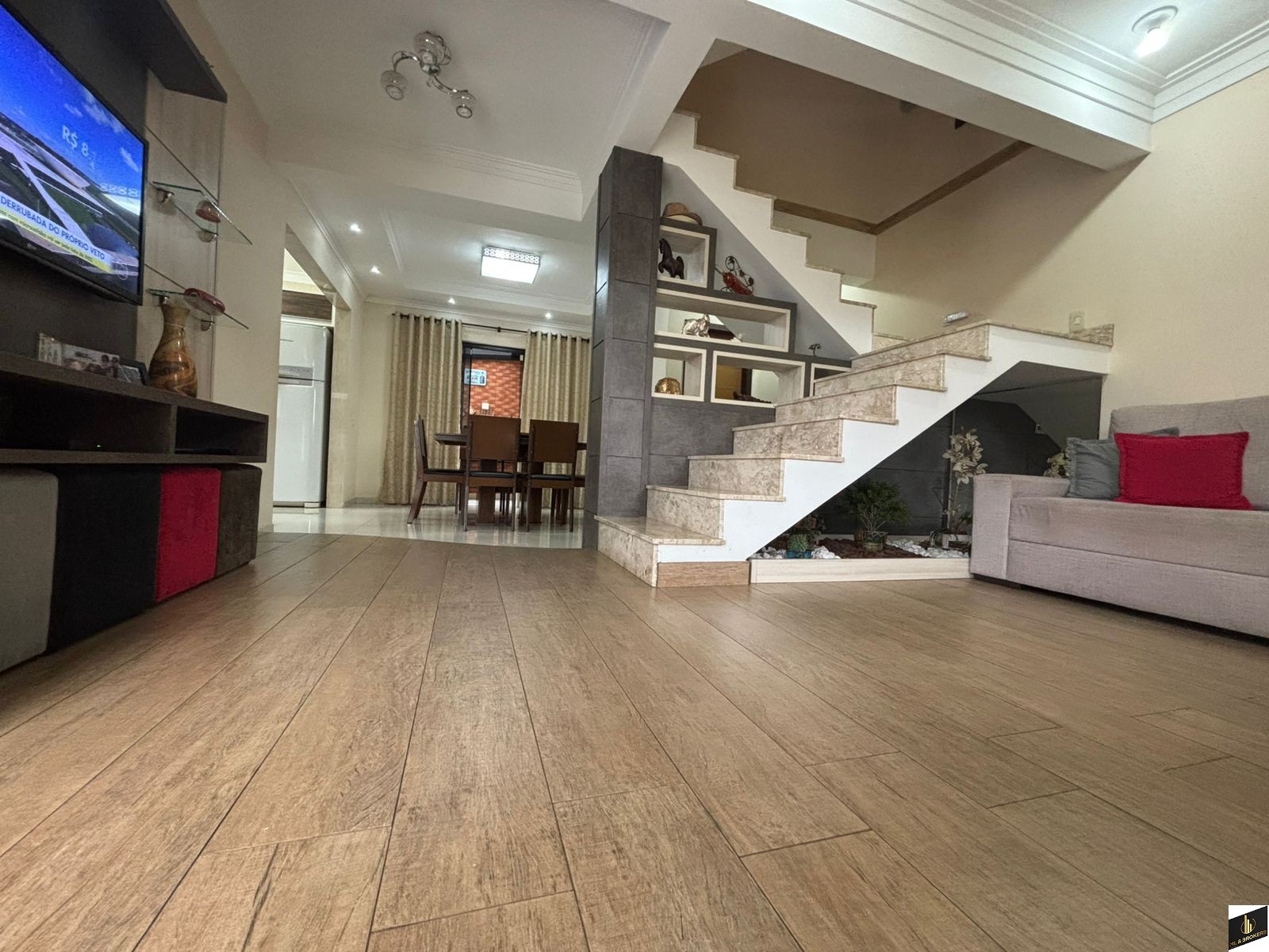 Sobrado 4 quartos para Locação Anual no bairro Iguaçu em Araucária