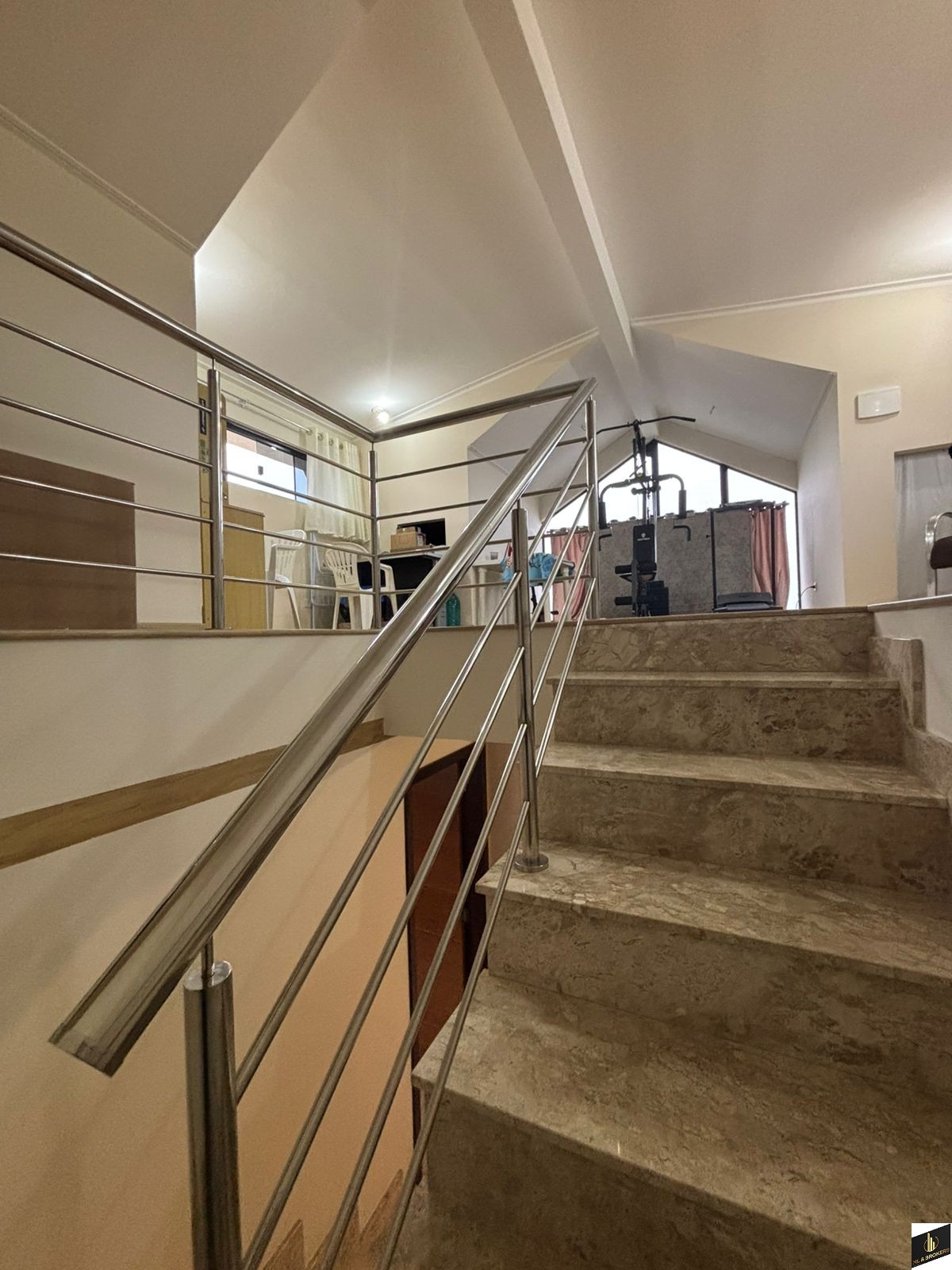 Sobrado 4 quartos para Locação Anual no bairro Iguaçu em Araucária