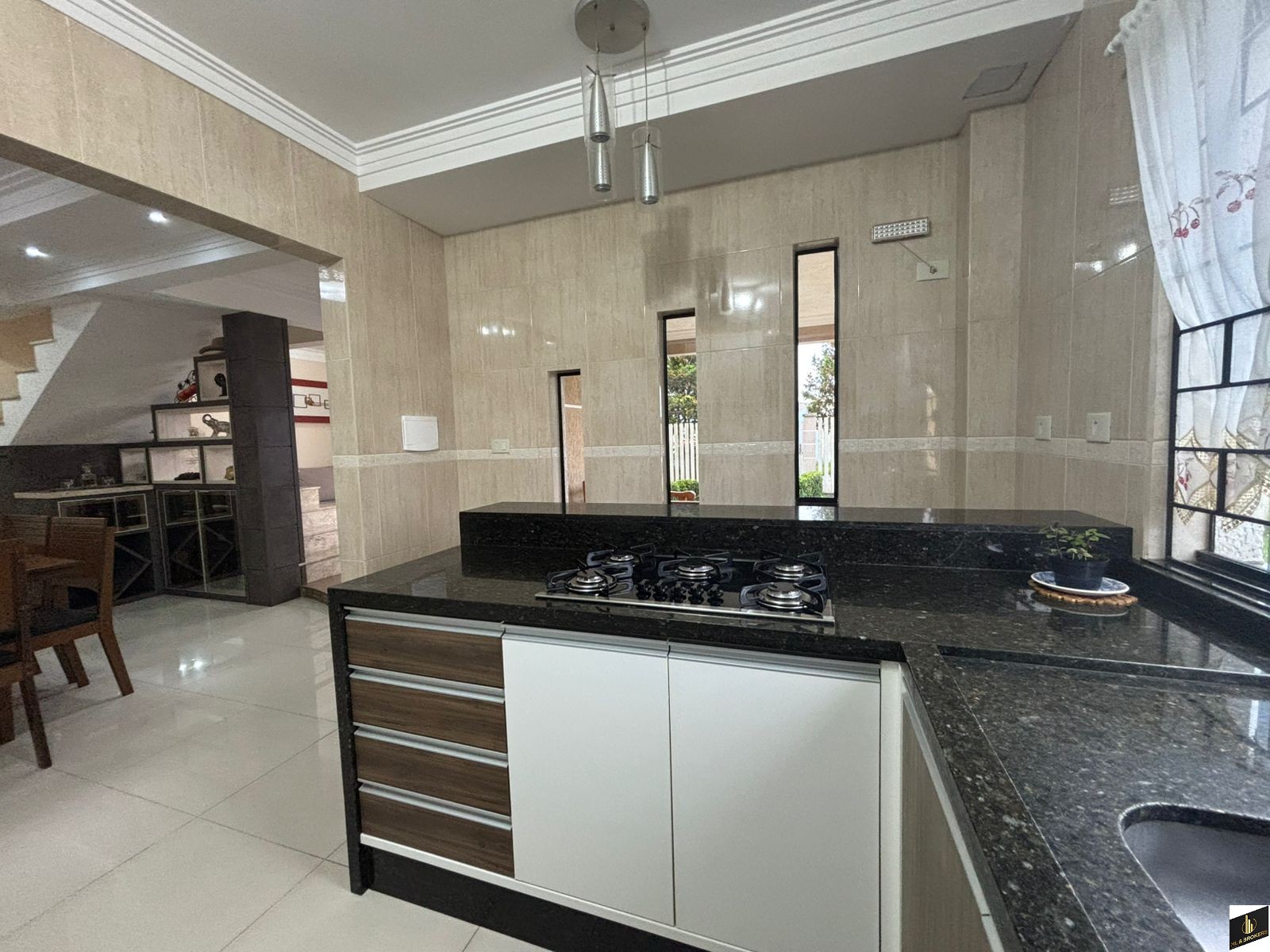 Sobrado 4 quartos para Locação Anual no bairro Iguaçu em Araucária