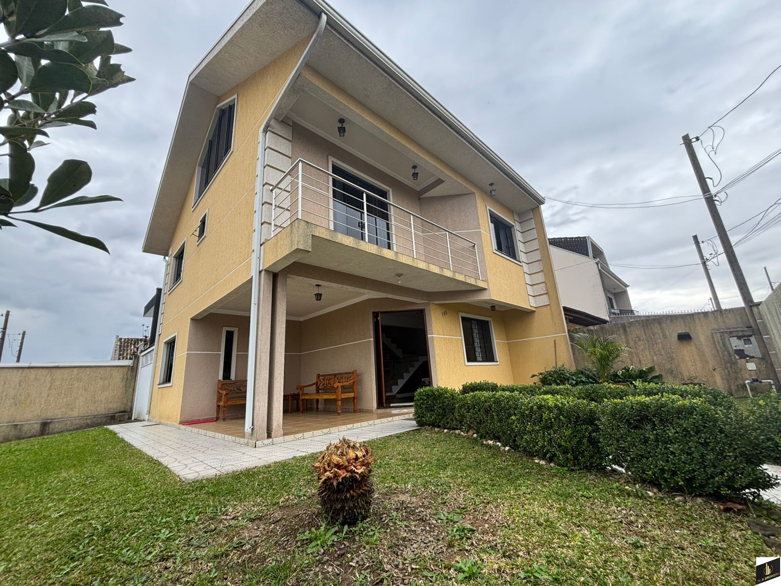 Sobrado 4 quartos para Locação Anual no bairro Iguaçu em Araucária