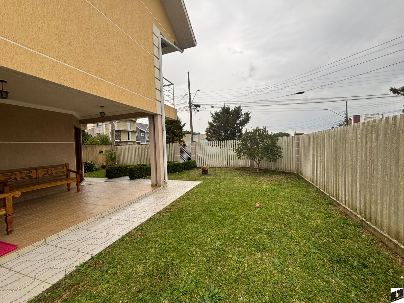 Sobrado 4 quartos para Locação Anual no bairro Iguaçu em Araucária