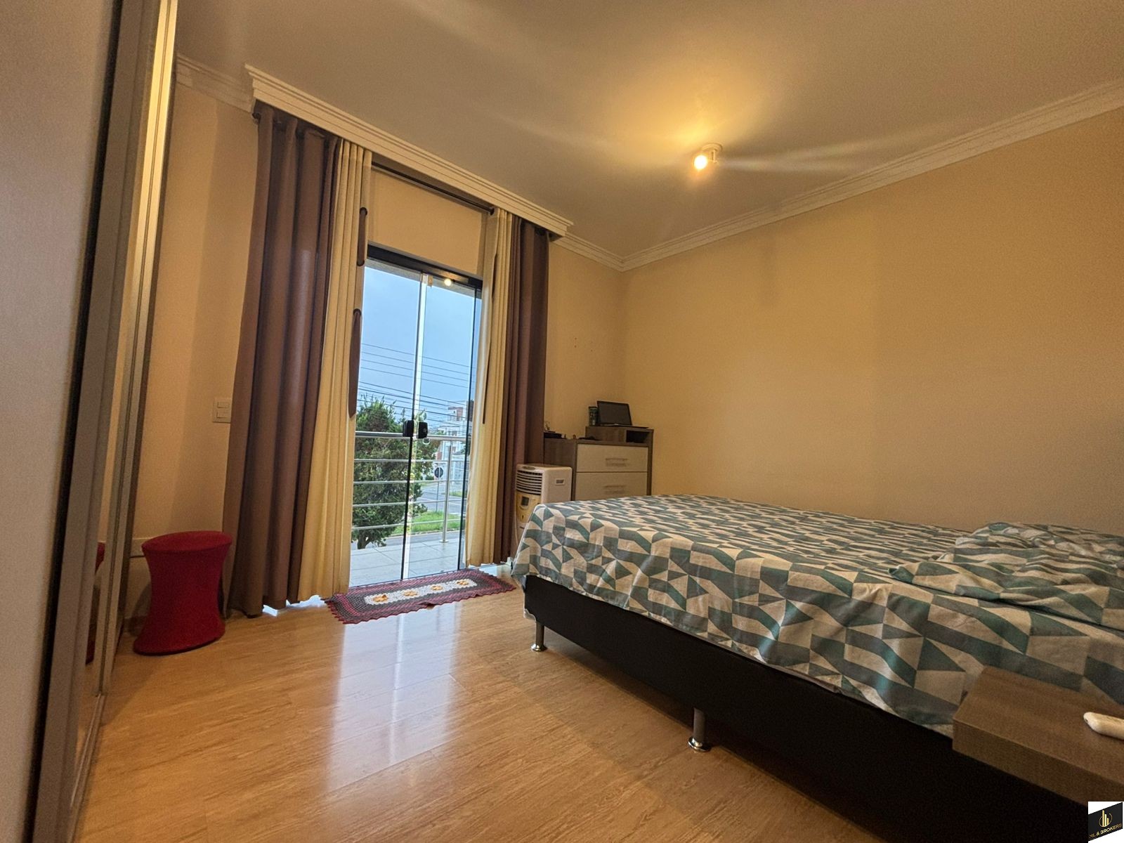 Sobrado 4 quartos para Locação Anual no bairro Iguaçu em Araucária