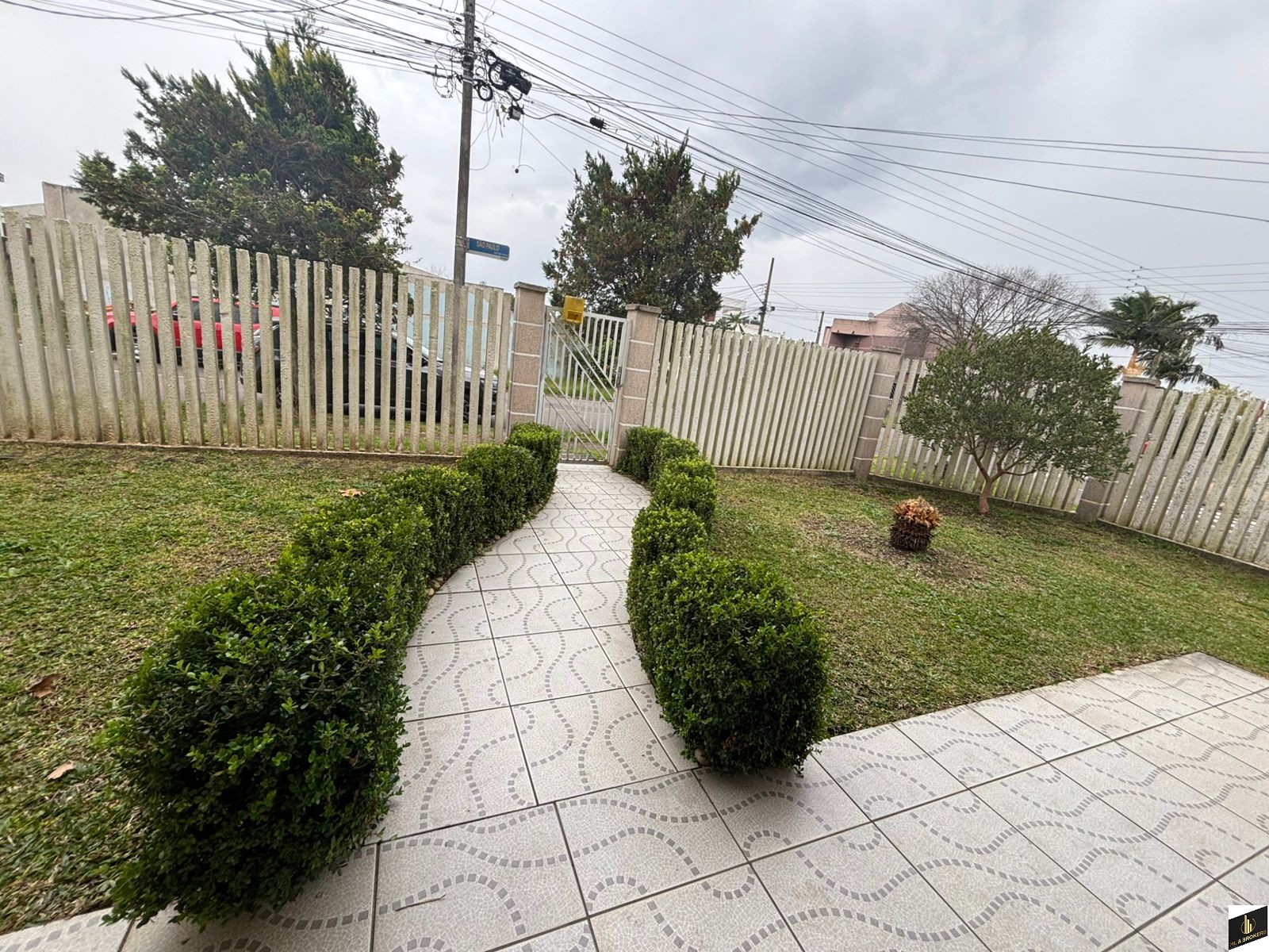 Sobrado 4 quartos para Locação Anual no bairro Iguaçu em Araucária